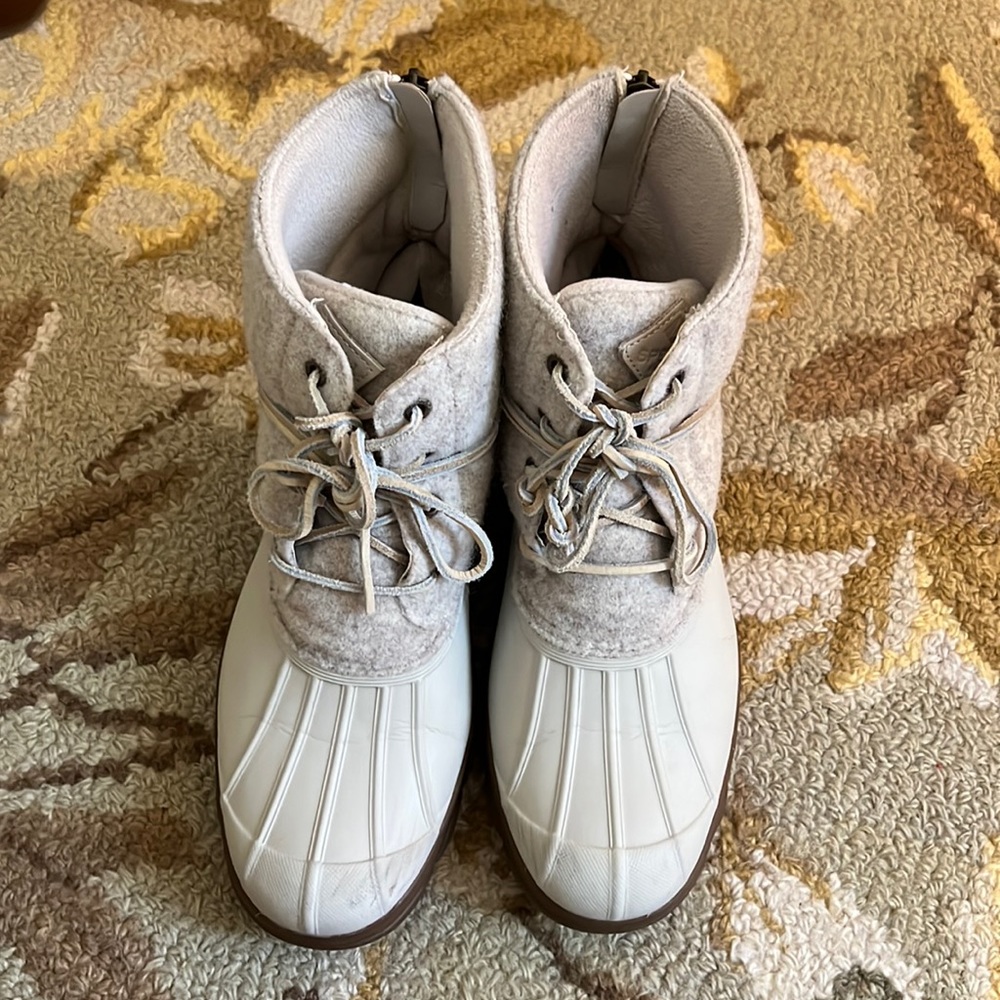 Sperry size 10 snow boots